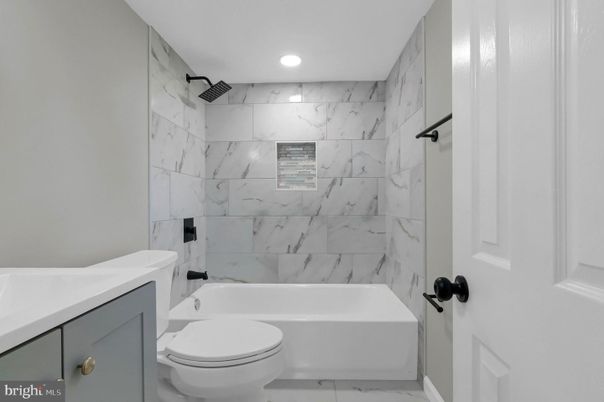 Bathroom, Interior, Marble, Marble Walls, Recessed Lighting