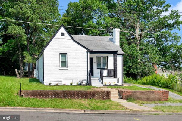 Exterior, Facade, Cape Cod