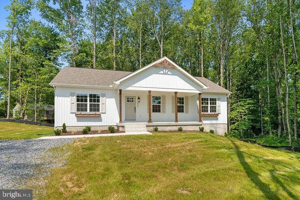 Exterior, Facade, Ranch