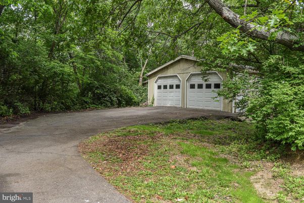 Detached Garage, Exterior
