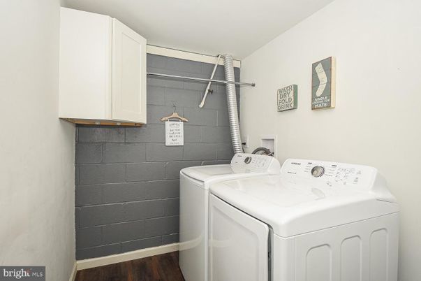 Interior, Washer, Wood Texture Flooring