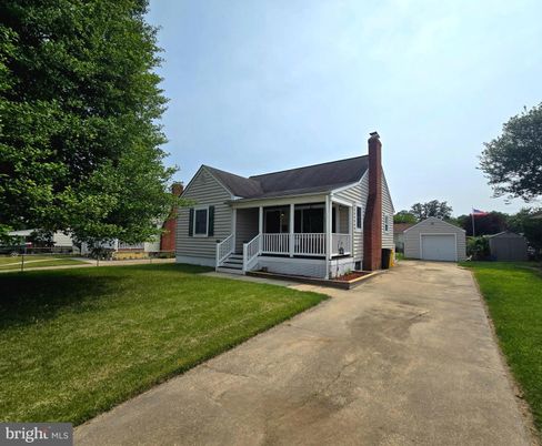 Backyard, Detached Garage, Exterior