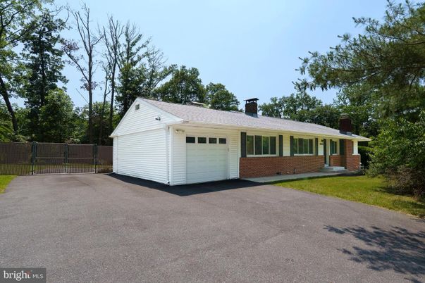 Attached, Exterior, Facade, Brick Facade, Ranch