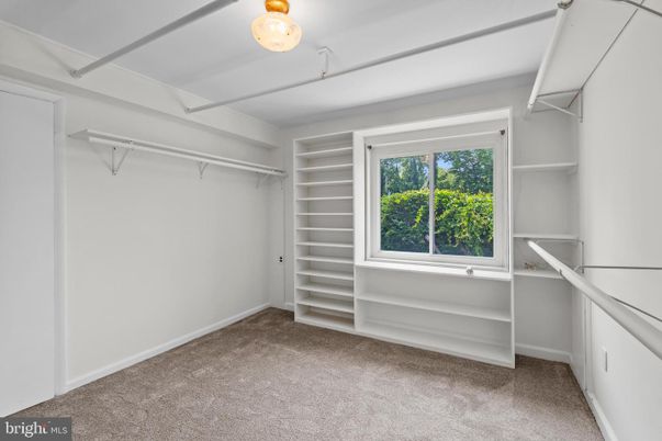 Empty room, Interior, Walk-in Closets