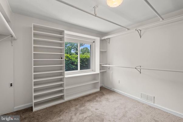 Empty room, Interior, Walk-in Closets