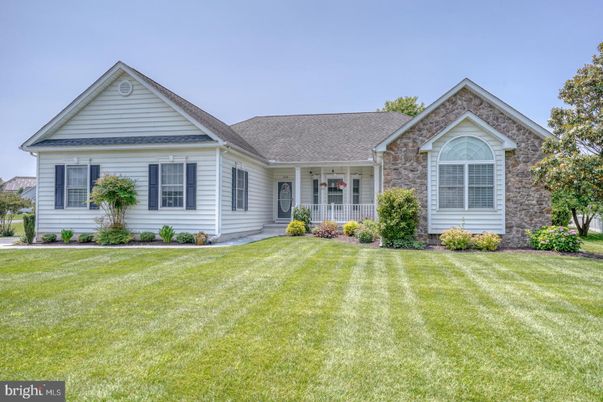 Backyard, Exterior, Facade, Ranch