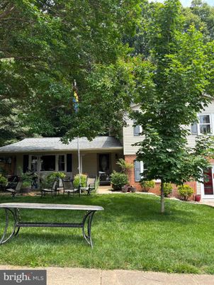 Backyard, Exterior, Facade, Brick Facade, Ranch