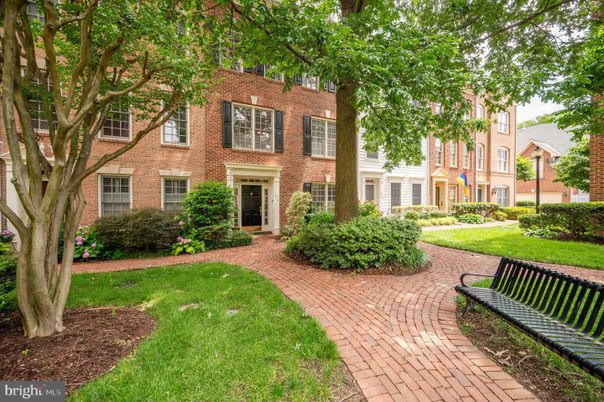 Backyard, Exterior, Facade, Brick Facade, Georgian