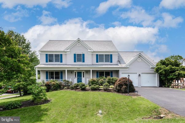 Attached, Exterior, Facade, Farmhouse