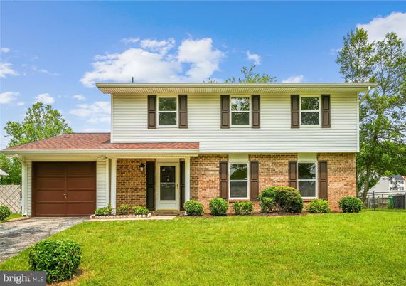 Attached, Exterior, Facade, Brick Facade, Split Level