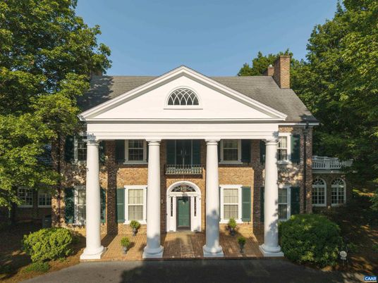 Exterior, Facade, Brick Facade, Georgian