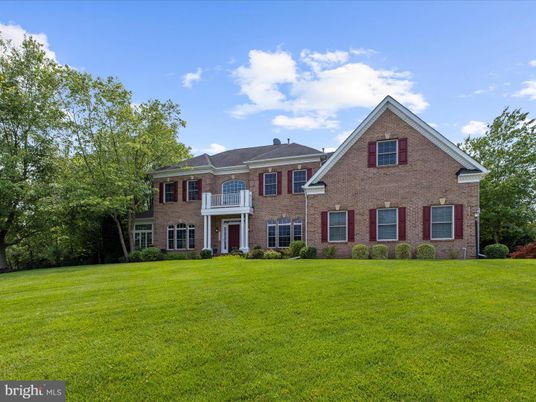 Backyard, Exterior, Facade, Brick Facade, Brick Traditional