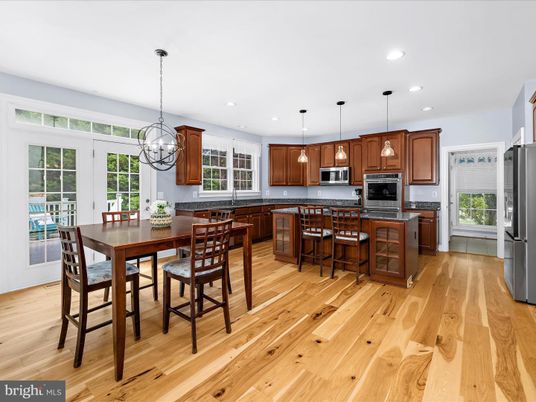 Dining room, Interior, Kitchen, Pendant Lights, Recessed Lighting, Wood Texture Flooring