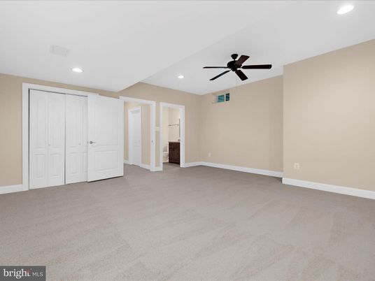 Empty room, Interior, Recessed Lighting