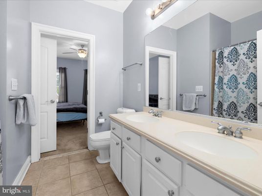 Bathroom, Dual Sink Vanities, Interior
