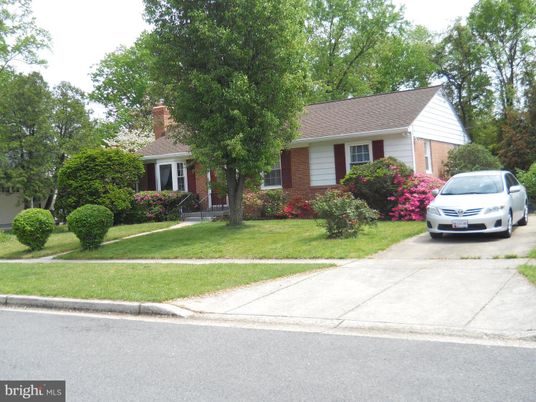 Exterior, Facade, Brick Facade, Cape Cod