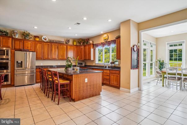 Dining room, Interior, Kitchen, Recessed Lighting, Stainless Steel Appliances