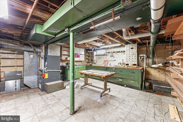 Game Room, Interior