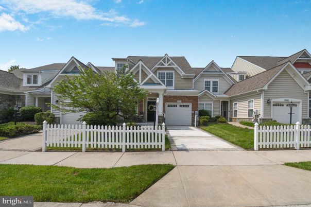 Attached, Exterior, Facade, Farmhouse