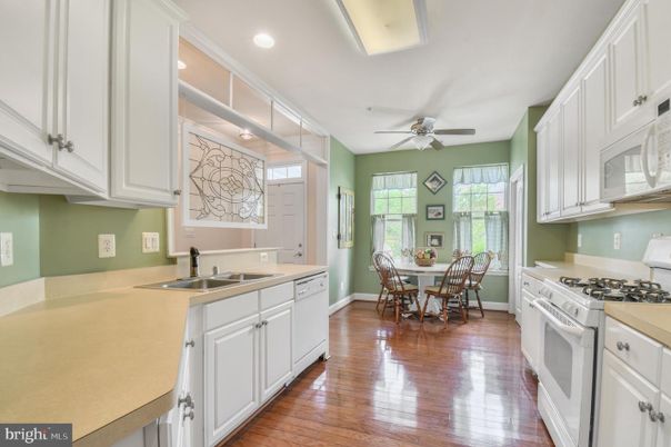 Dining room, Interior, Kitchen, Recessed Lighting, Wood Texture Flooring