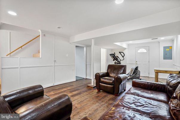 Fitness Equipment, Interior, Recessed Lighting, Wood Texture Flooring