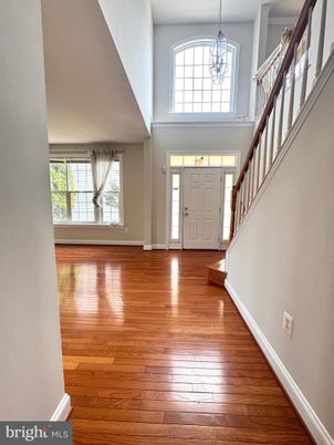 Interior, Pendant Lights, Wood Texture Flooring