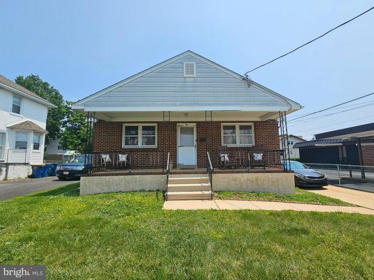 Exterior, Facade, Brick Facade, American Craftsman