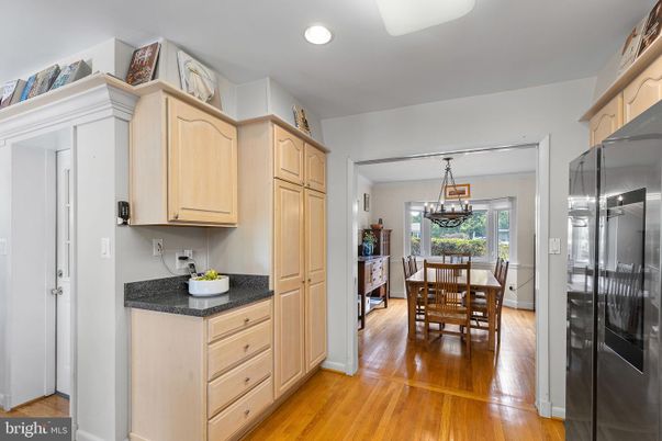 Chandelier, Dining room, Interior, Kitchen, Pendant Lights, Recessed Lighting, Wood Texture Flooring