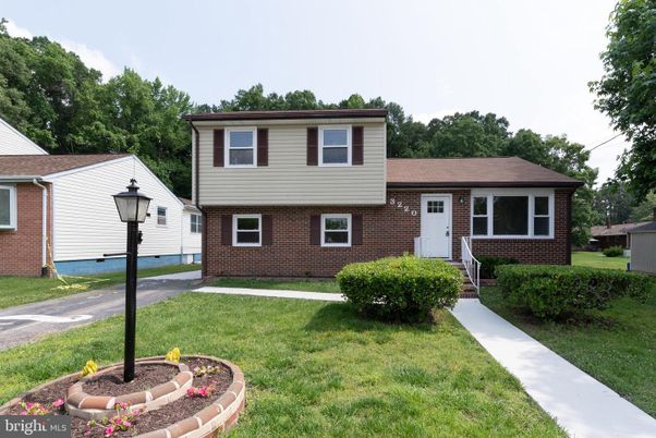 Exterior, Facade, Brick Facade, Split Level