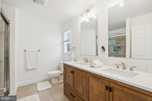 Bathroom, Dual Sink Vanities, Interior