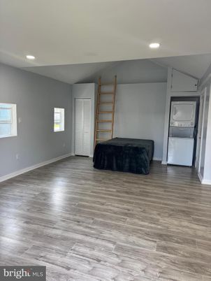 Empty room, Interior, Recessed Lighting, Washer, Wood Texture Flooring