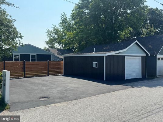 Detached Garage, Exterior