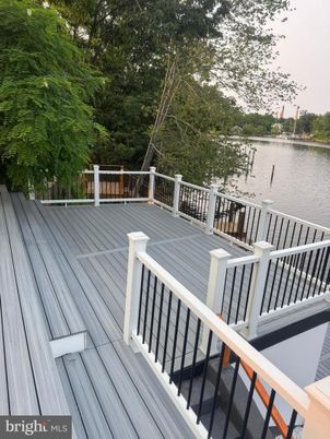 Exterior, Water