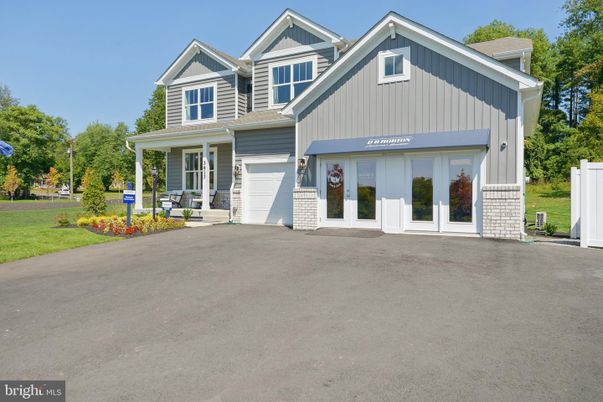 Attached, Exterior, Facade, Farmhouse
