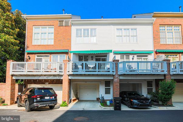 Exterior, Facade, Brick Facade, Rowhouse