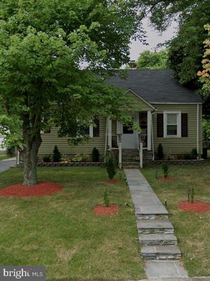 Exterior, Facade, Ranch