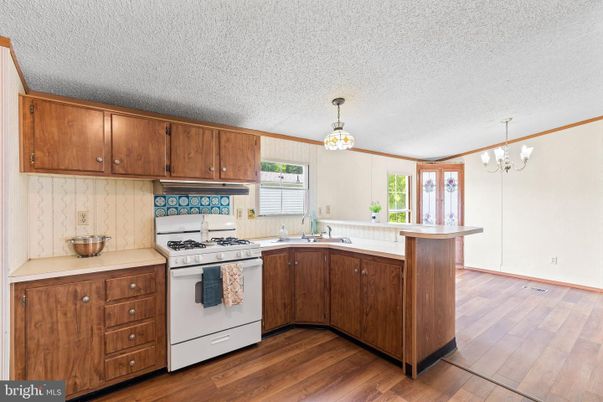 Chandelier, Interior, Kitchen, Wood Texture Flooring