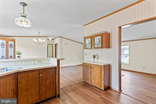 Chandelier, Interior, Kitchen, Wood Texture Flooring