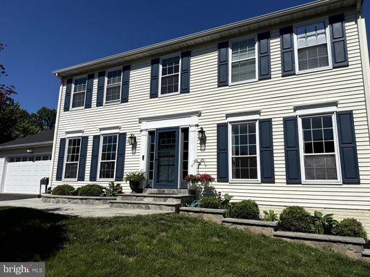 Attached, Exterior, Facade, Georgian