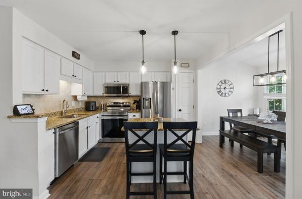 Dining room, Interior, Kitchen, Pendant Lights, Stainless Steel Appliances, Wood Texture Flooring