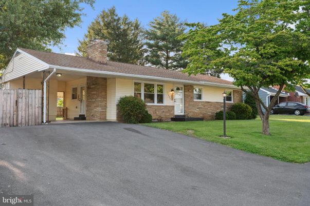 Attached, Exterior, Facade, Brick Facade, Ranch