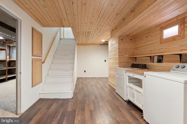 Interior, Recessed Lighting, Washer, Wooden Ceilings, Wood Texture Flooring, Wooden Walls