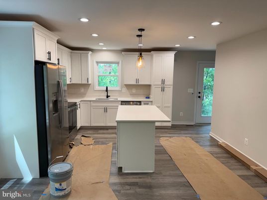 Interior, Kitchen, Pendant Lights, Recessed Lighting, Wood Texture Flooring