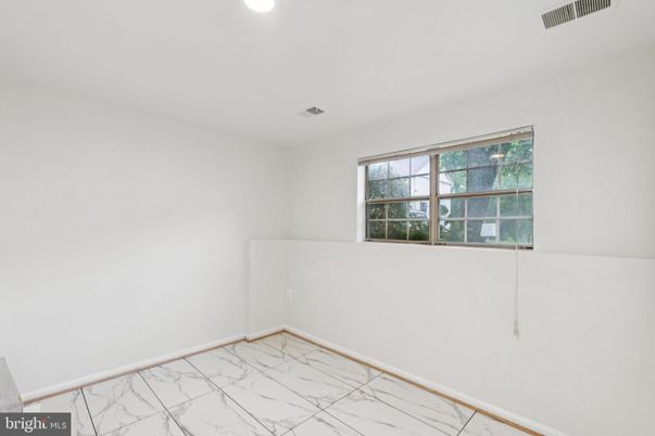 Empty room, Interior, Marble, Recessed Lighting