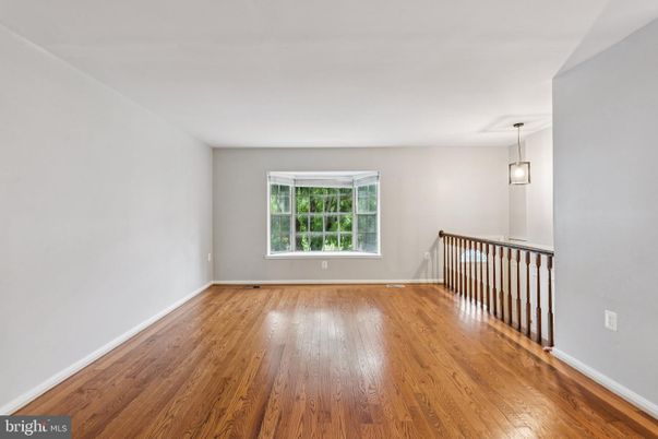 Interior, Pendant Lights, Wood Texture Flooring