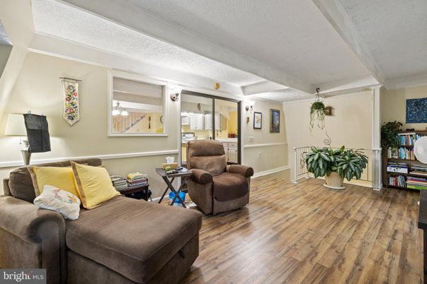 Interior, Living room, Pendant Lights, Wood Texture Flooring