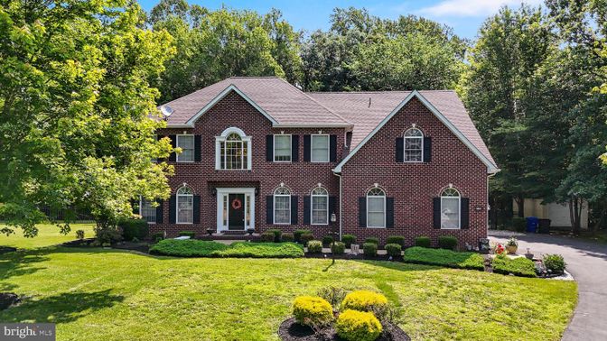 Exterior, Facade, Brick Facade, Brick Traditional