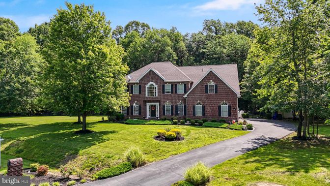 Backyard, Exterior, Facade, Brick Facade, French Provincial