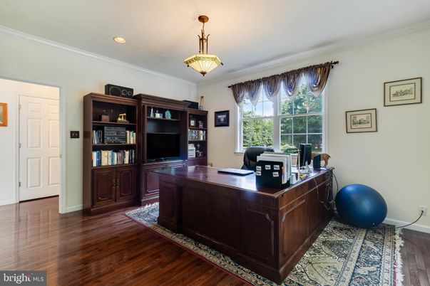 Home Office, Interior, Recessed Lighting, Wood Texture Flooring