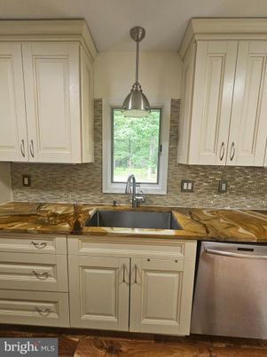 Interior, Kitchen, Pendant Lights, Wood Texture Flooring